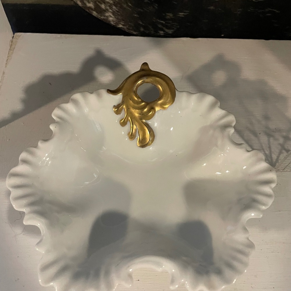 Vintage Milk Glass Candy Nut Trinket Dish Bowl Gold Leaf Accent Ruffle Edge‎